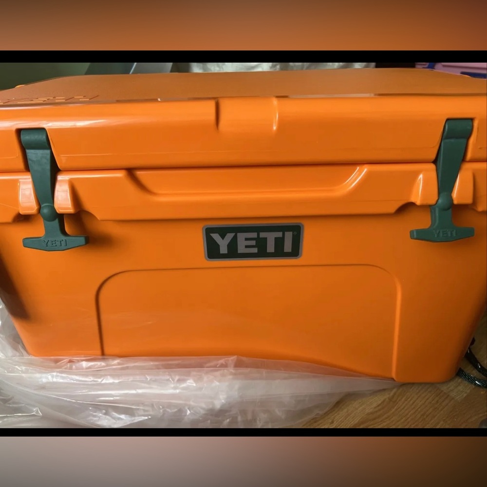 New LE YETI SOLD OUT KING CRAB orange TUNDRA 45 CUSTOM LATCHES FOREST GREEN